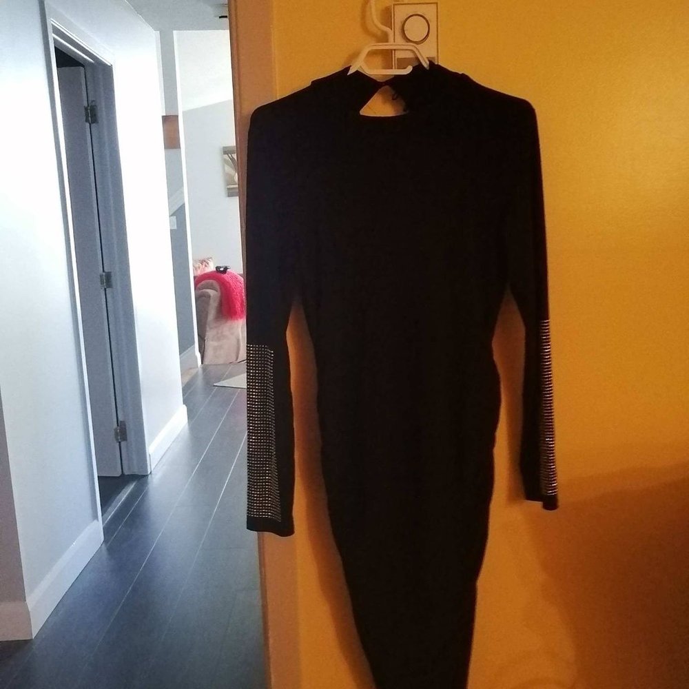 Dress - Picture 3 of 3
